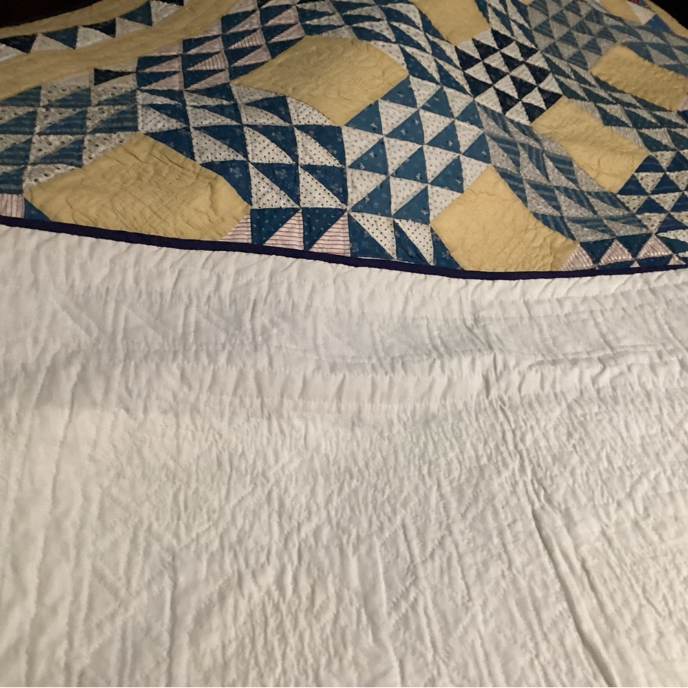 Blue and Cream Geometric Quilt Bedding - Picture 4 of 16